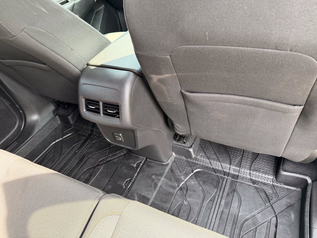 Used 2020 Chevrolet Equinox LT w/ Driver Convenience Package FWD image 17