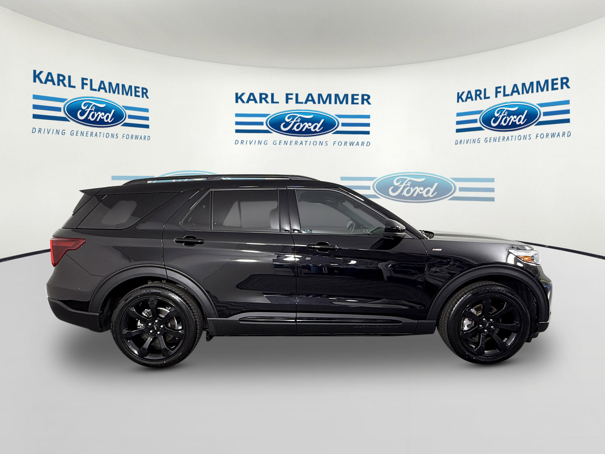 Certified 2023 Ford Explorer ST-Line w/ Class IV Trailer Tow Package RWD image 2