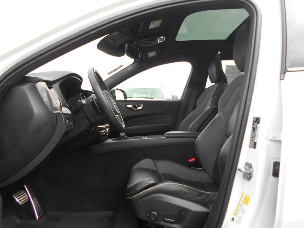 Used 2020 Volvo XC60 T6 R-Design w/ Protection Package Premier AWD/4WD image 9