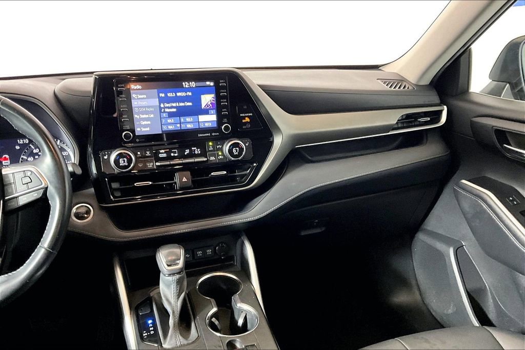 Used 2021 Toyota Highlander XLE AWD/4WD image 5
