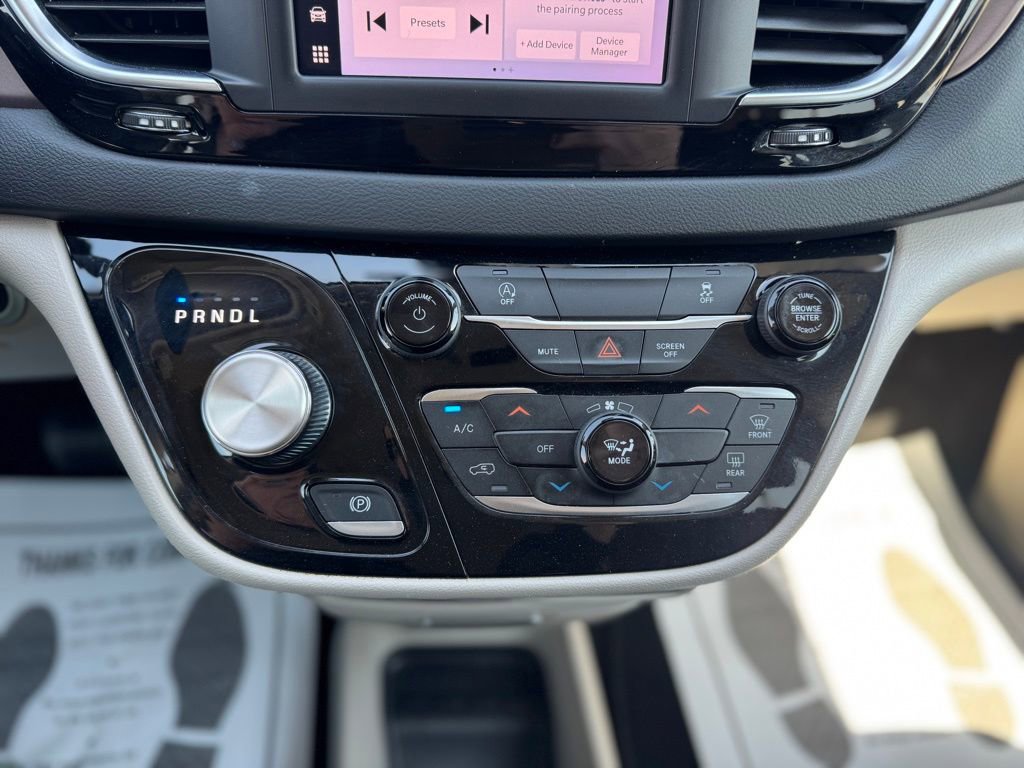Used 2023 Chrysler Voyager LX FWD image 25