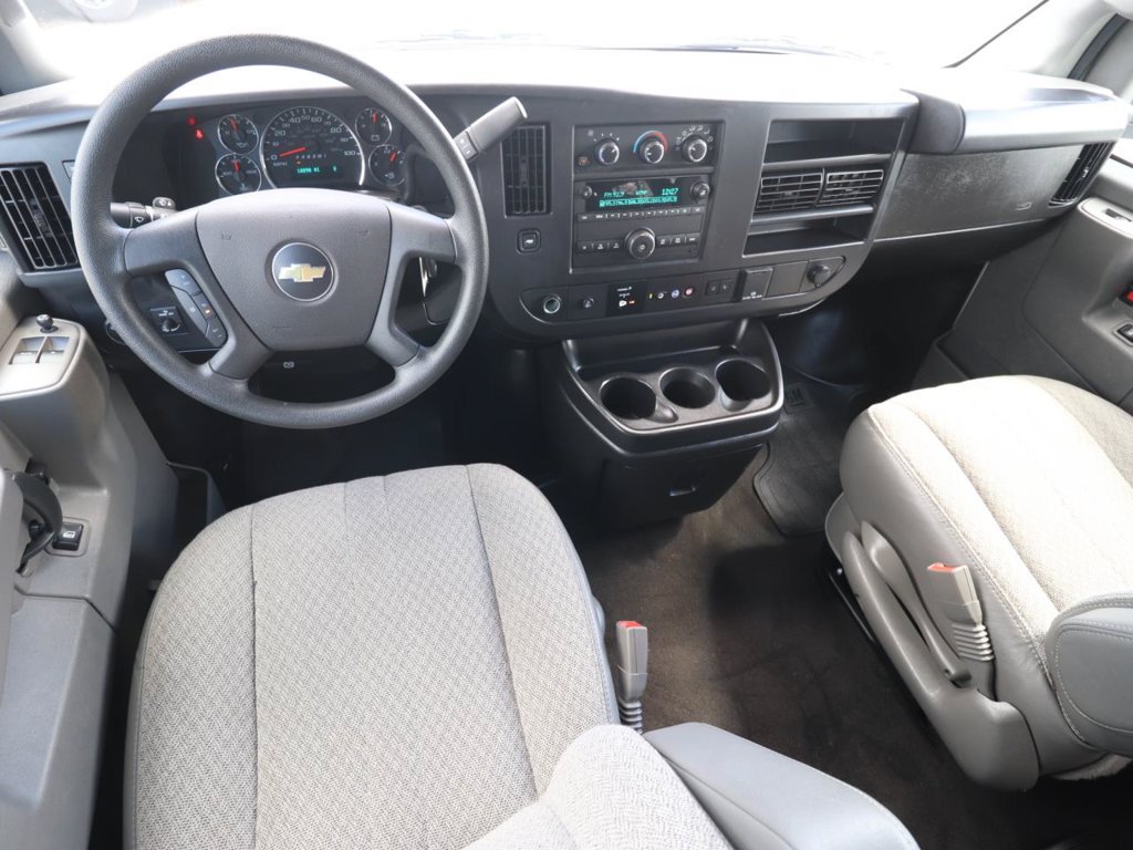 Used 2025 Chevrolet Express 3500 LT w/ LT Preferred Equipment Group RWD image 6