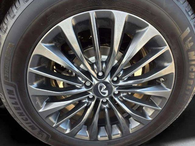 Used 2023 INFINITI QX80 Sensory w/ Cargo Package image 30