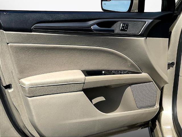Certified 2017 Ford Fusion SE w/ Fusion SE Technology Package FWD image 20