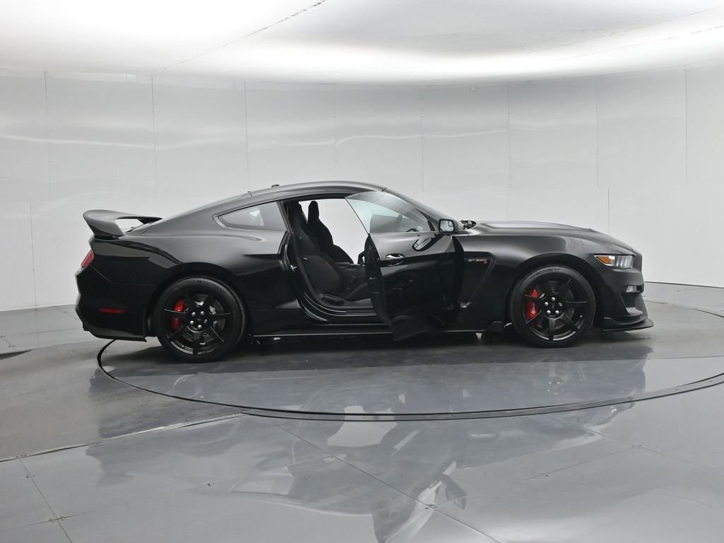 Certified 2017 Ford Mustang Shelby GT350R w/ GT350R Equipment Group 920A image 37