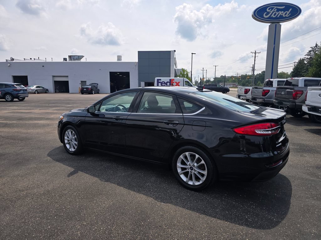 Certified 2020 Ford Fusion SE FWD image 3