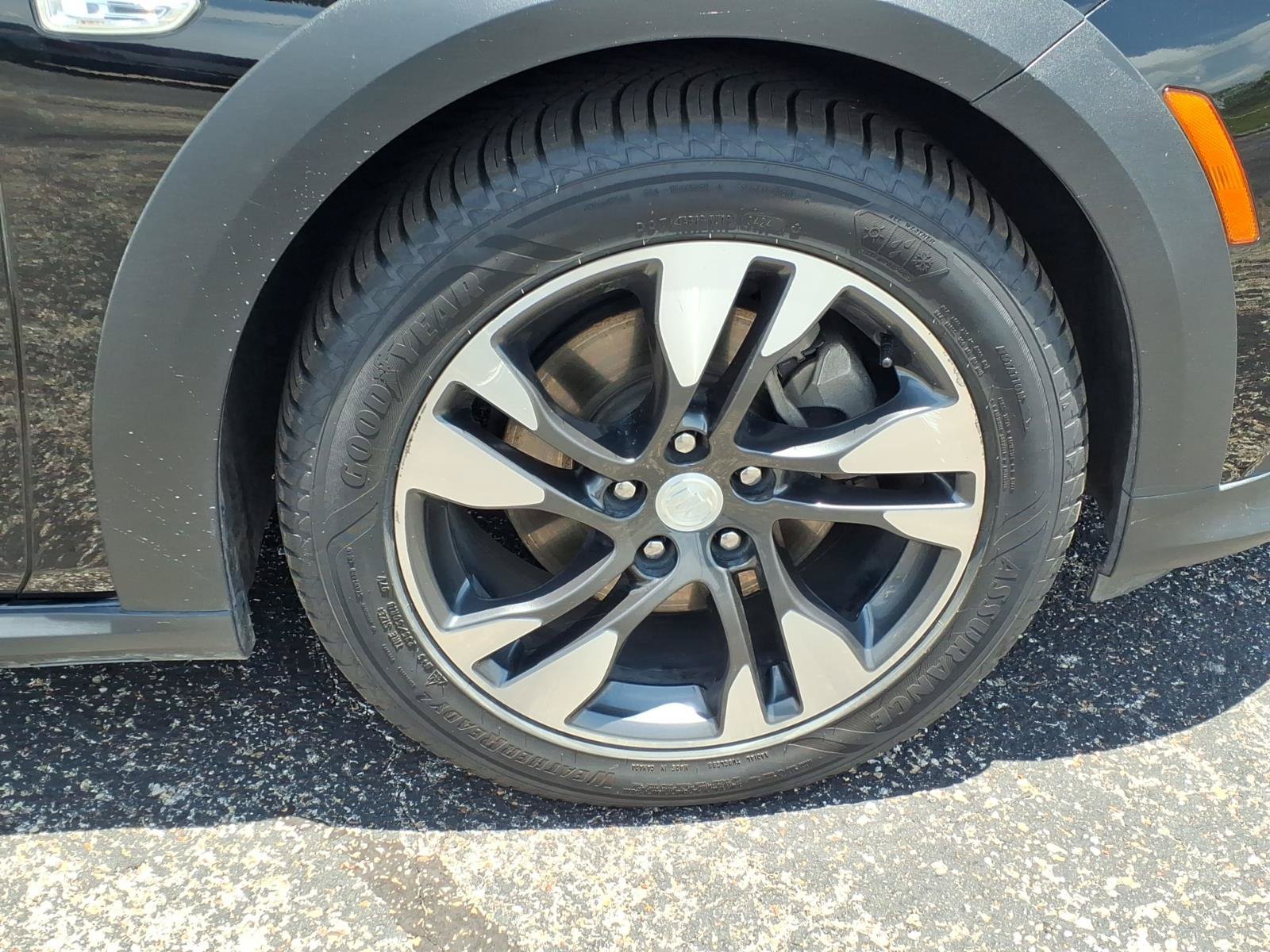 Used 2018 Buick Regal Essence w/ Driver Confidence Package #1 AWD/4WD image 22