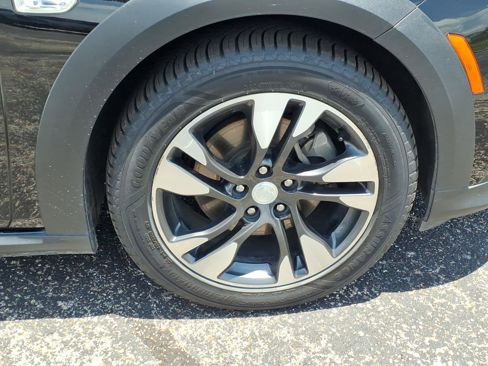 Used 2018 Buick Regal Essence w/ Driver Confidence Package #1 AWD/4WD image 22