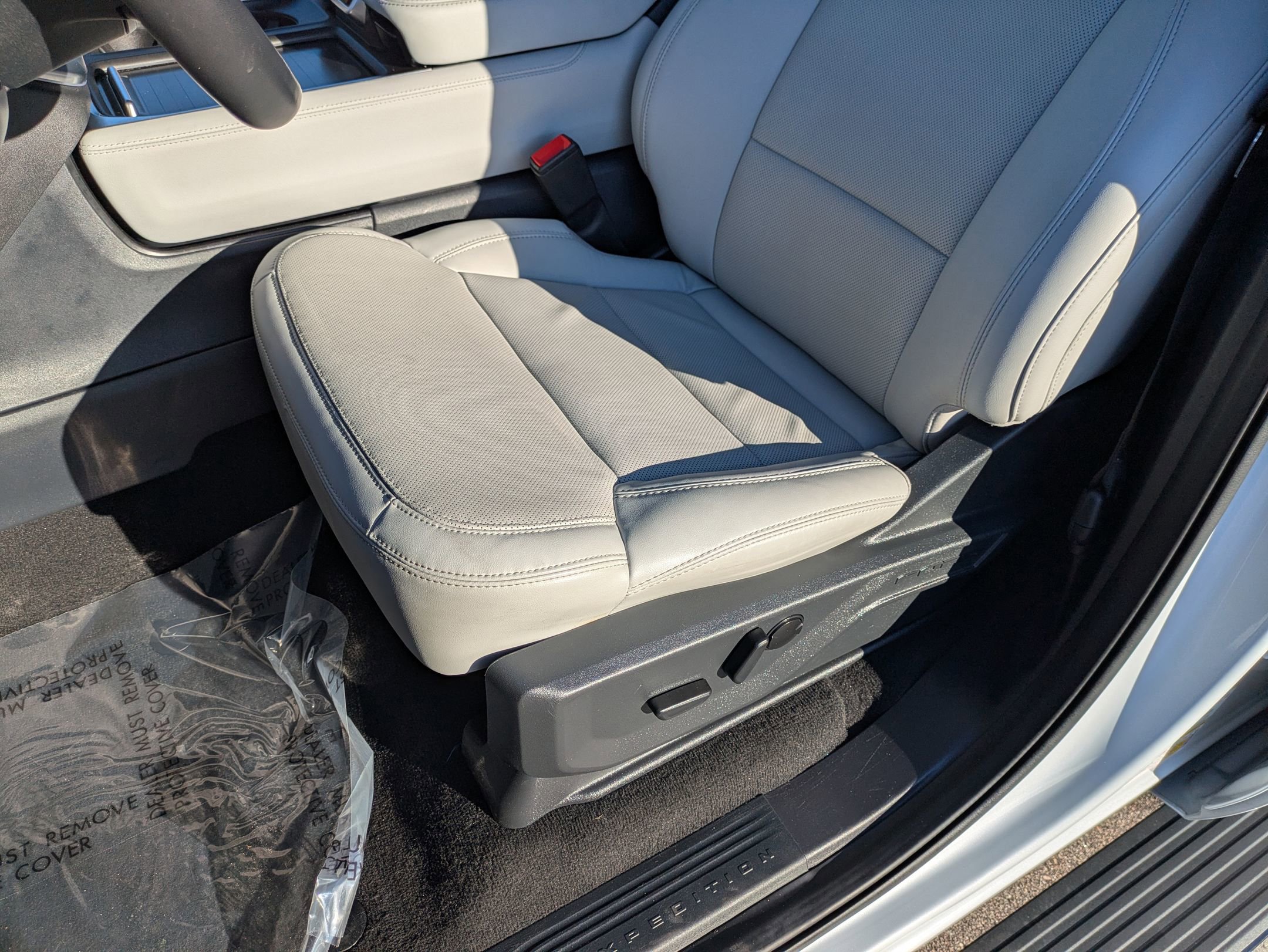 Certified 2025 Ford Expedition Max Platinum w/ Driver's Package AWD/4WD image 13