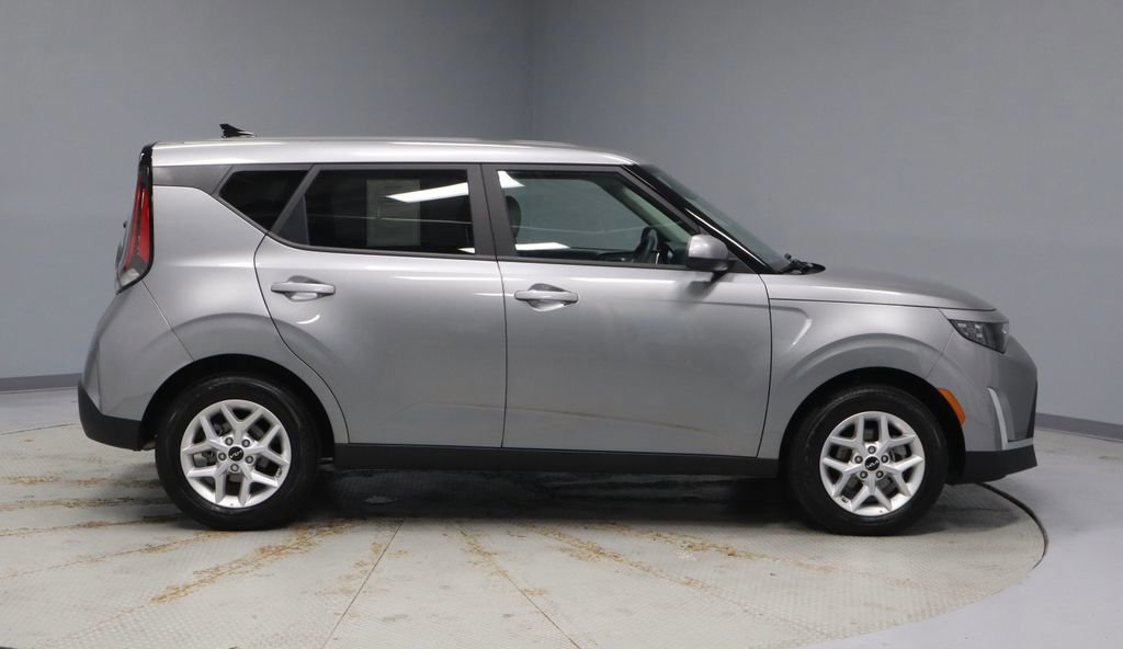 Used 2025 Kia Soul LX w/ LX Technology Package image 6