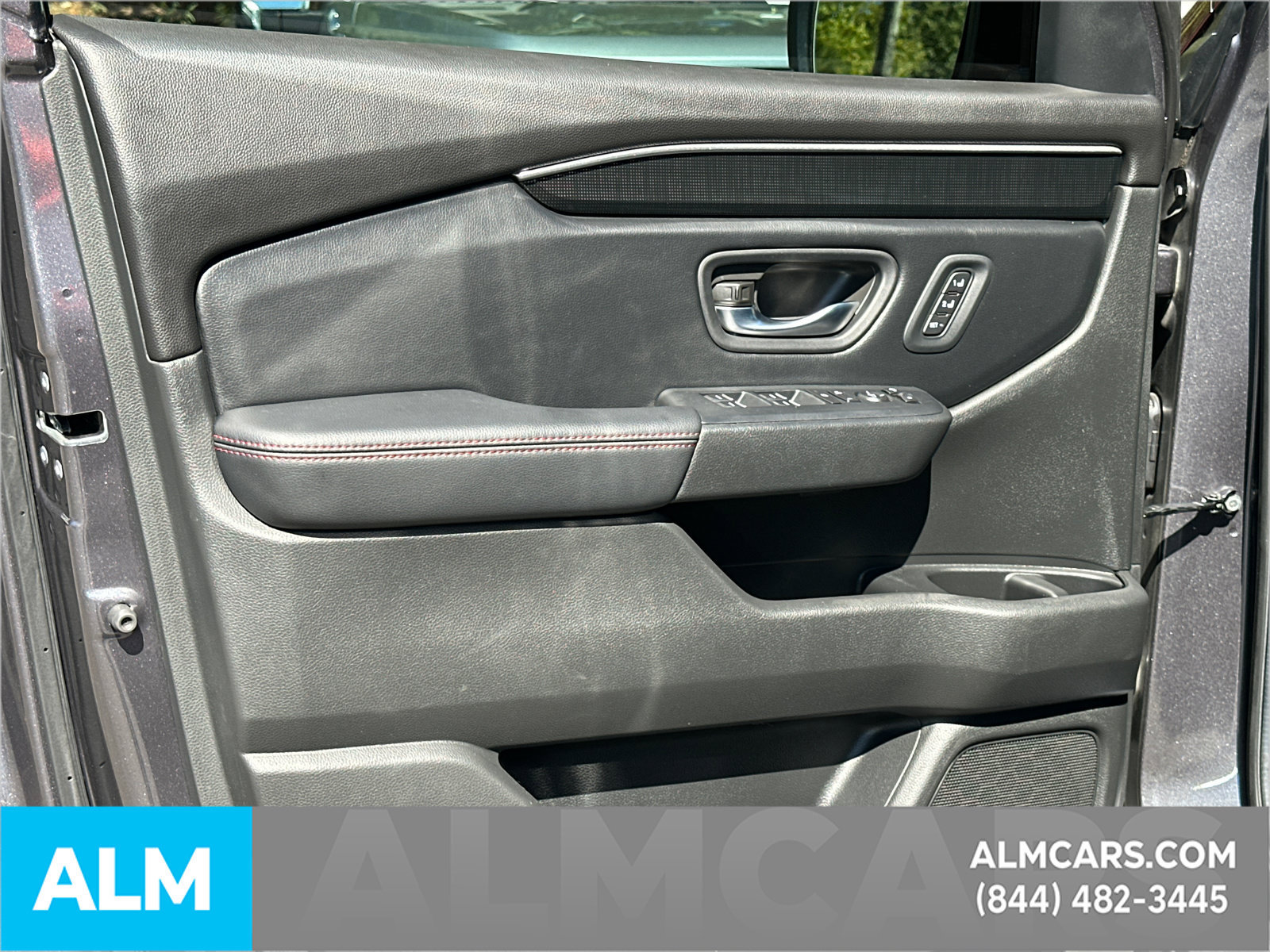 Used 2025 Honda Pilot Black Edition image 11