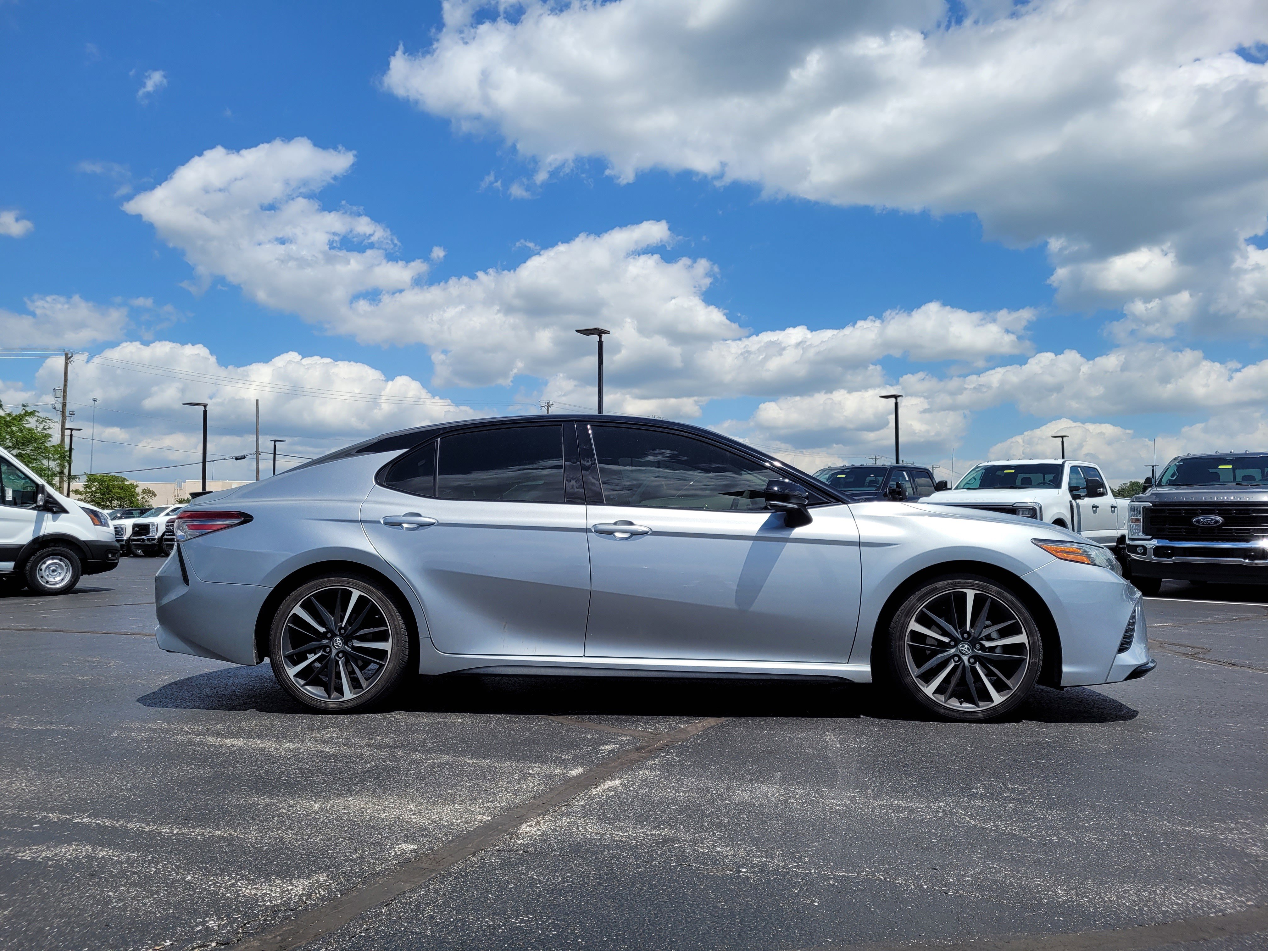 Used 2019 Toyota Camry XSE FWD image 2