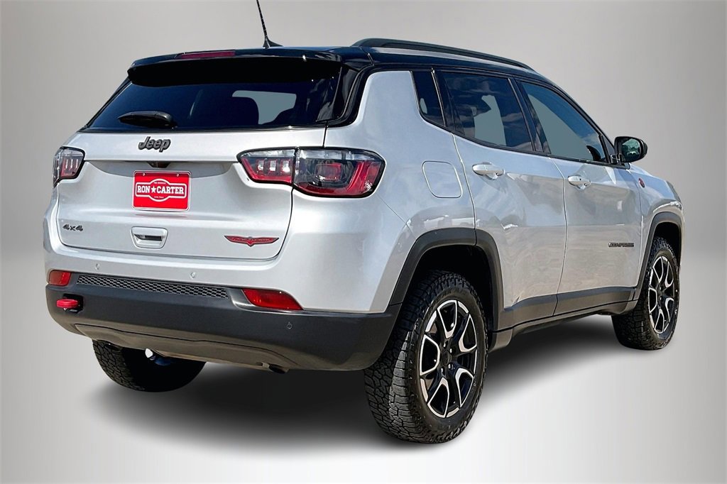 Used 2024 Jeep Compass Trailhawk image 4