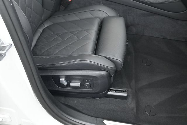 Used 2025 BMW X5 xDrive50e AWD/4WD image 30