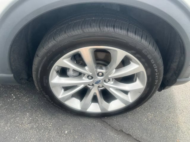 Certified 2022 Ford Explorer Platinum w/ Equipment Group 601A AWD/4WD image 4