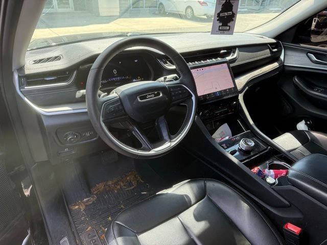 Used 2023 Jeep Grand Cherokee L Limited w/ Black Appearance Package AWD/4WD image 3