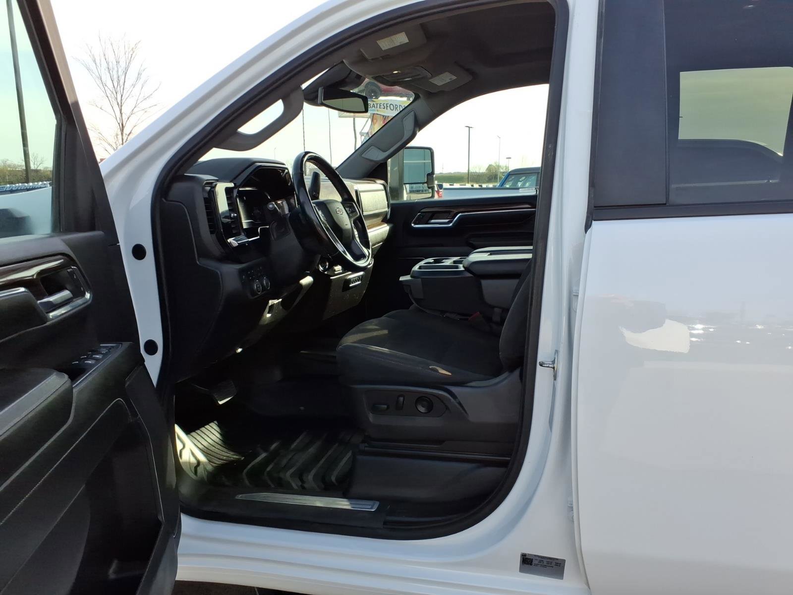 Used 2024 Chevrolet Silverado 3500 LT w/ Convenience Package image 11
