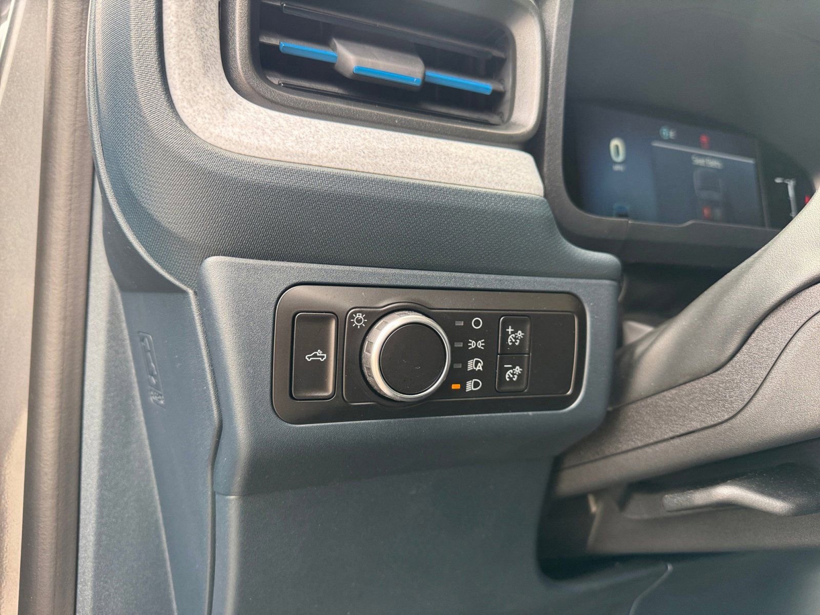 Certified 2025 Ford Maverick XLT w/ XLT Luxury Package image 22