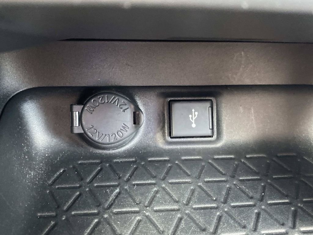 Used 2021 Toyota RAV4 LE FWD image 26