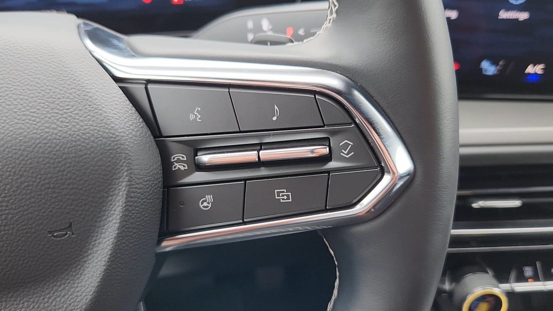 Used 2026 Chevrolet Traverse LT AWD/4WD image 13