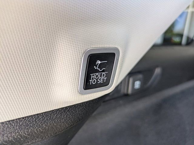 Used 2022 Jeep Grand Cherokee Overland AWD/4WD image 23