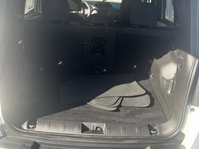 Used 2018 Jeep Renegade Latitude w/ Popular Equipment Group image 15