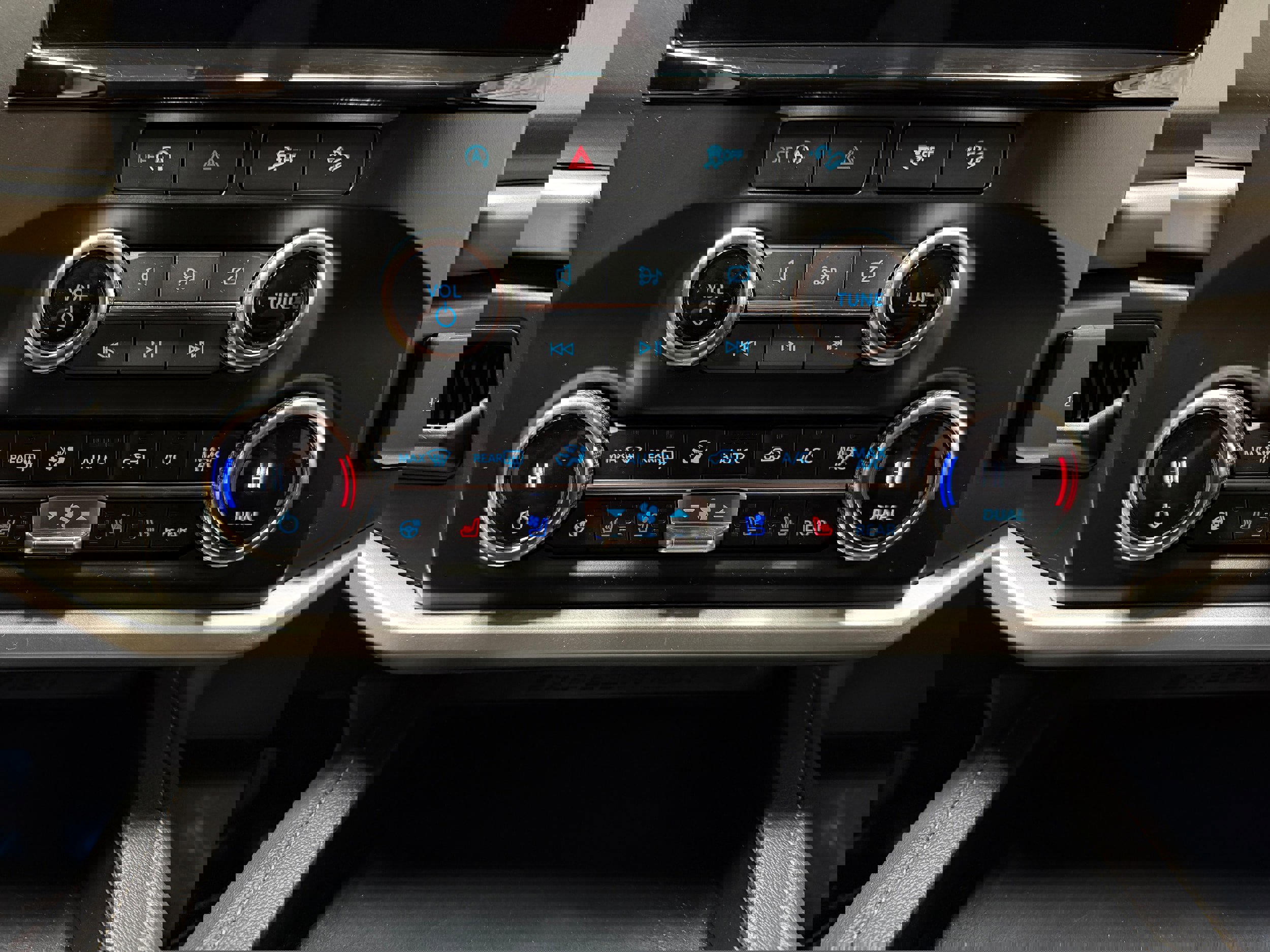 Certified 2024 Ford Expedition XLT image 27