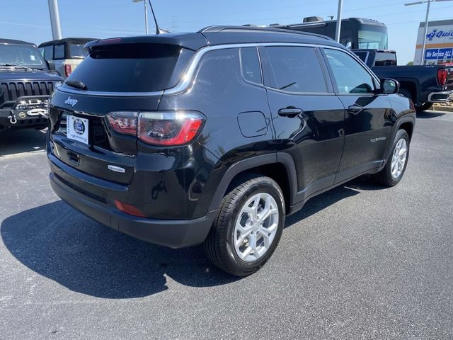 Used 2024 Jeep Compass Latitude AWD/4WD image 7