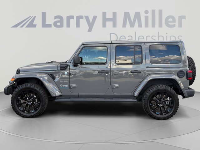 Used 2023 Jeep Wrangler Unlimited Sahara w/ Dual Top Group AWD/4WD image 2