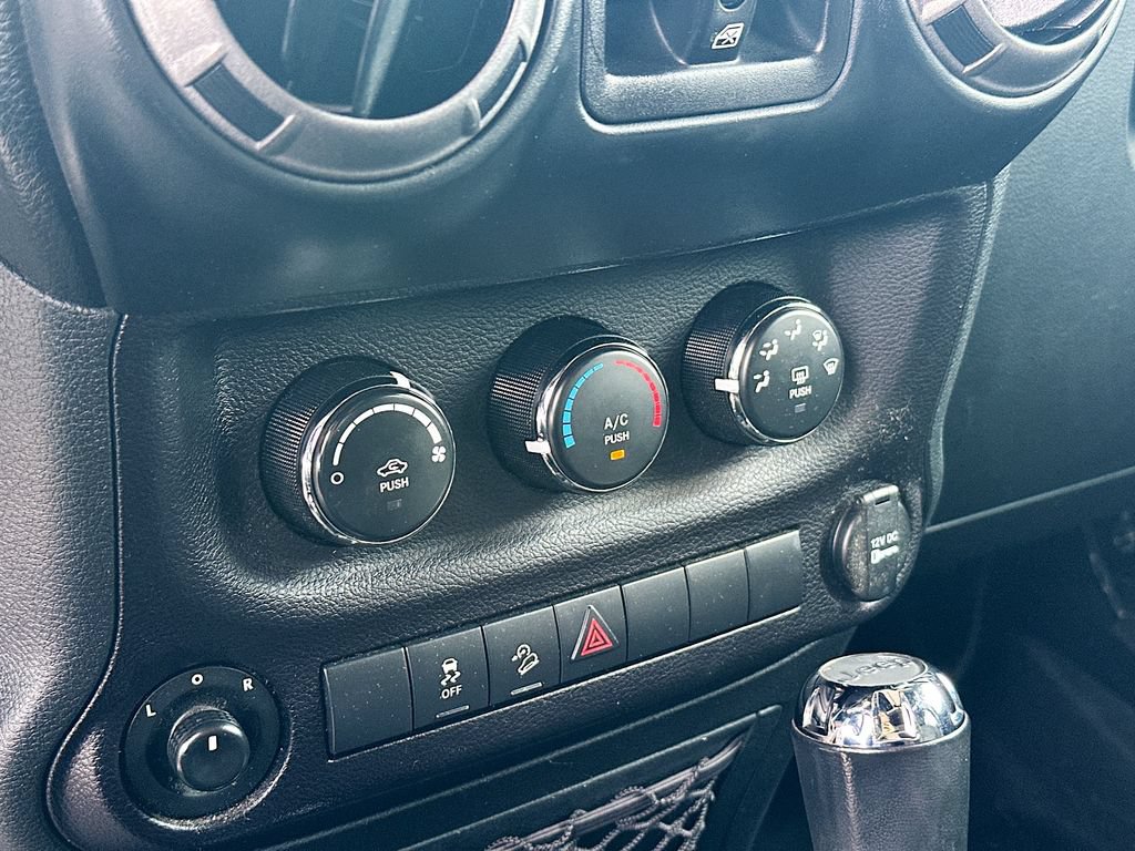 Used 2018 Jeep Wrangler Unlimited Sport S AWD/4WD image 14