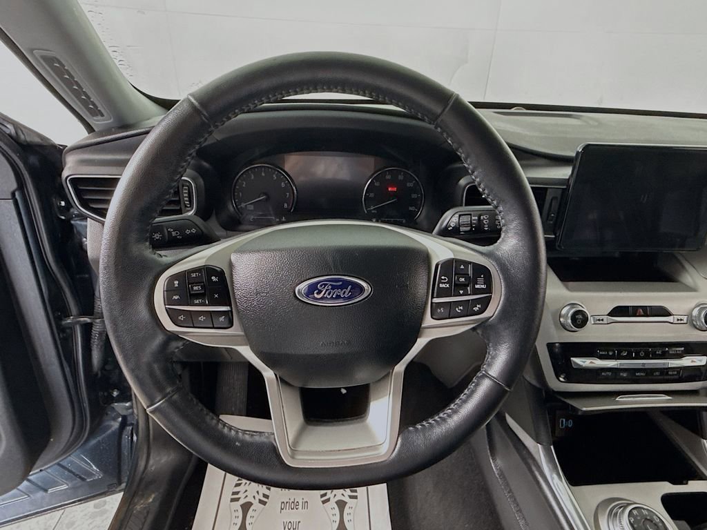 Certified 2022 Ford Explorer XLT w/ Equipment Group 202A image 11