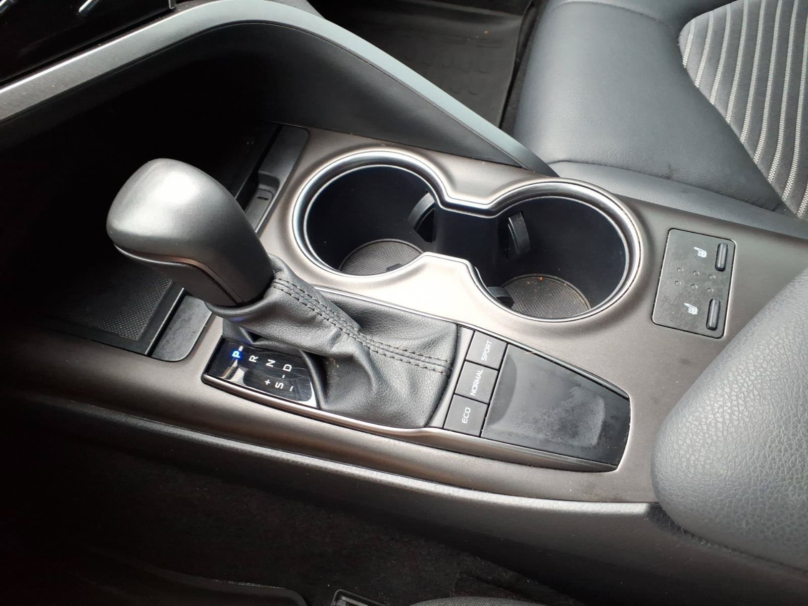 Used 2024 Toyota Camry SE w/ Cold Weather Package FWD image 17