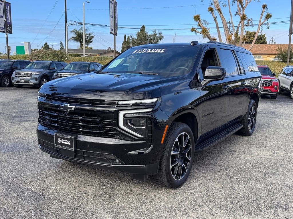 Used 2025 Chevrolet Suburban RST image 7