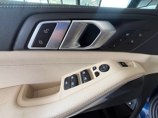 Used 2022 BMW X5 xDrive45e w/ Luxury Seating Package AWD/4WD image 11