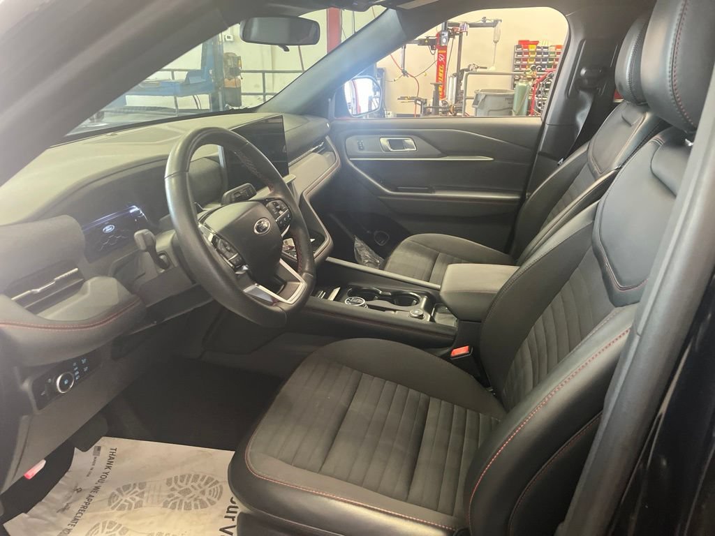 Certified 2025 Ford Explorer ST-Line w/ ST-Line Street Pack AWD/4WD image 5