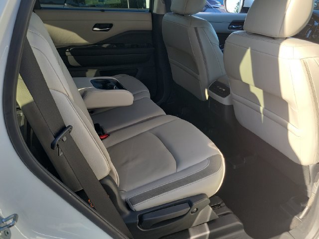 Used 2023 Nissan Pathfinder SL w/ Lighting Package (N92) FWD image 16