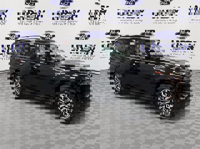 Used 2022 Nissan Armada SL w/ Captain's Chairs Package image 1