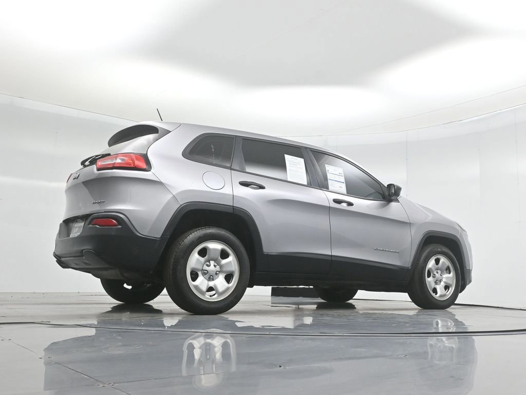 Used 2017 Jeep Cherokee Sport image 15