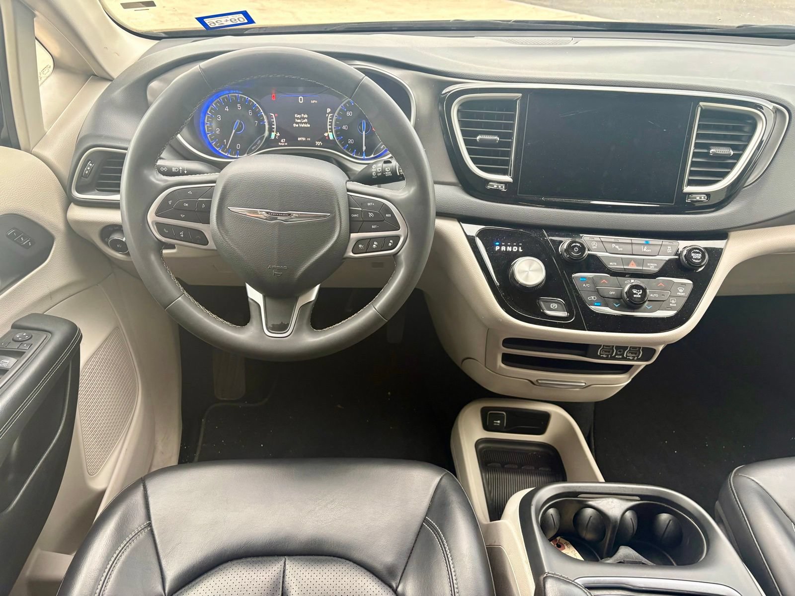 Used 2024 Chrysler Pacifica Touring-L FWD image 12
