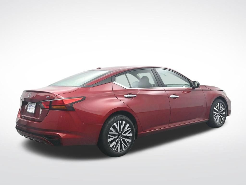 Used 2024 Nissan Altima 2.5 SV FWD image 6