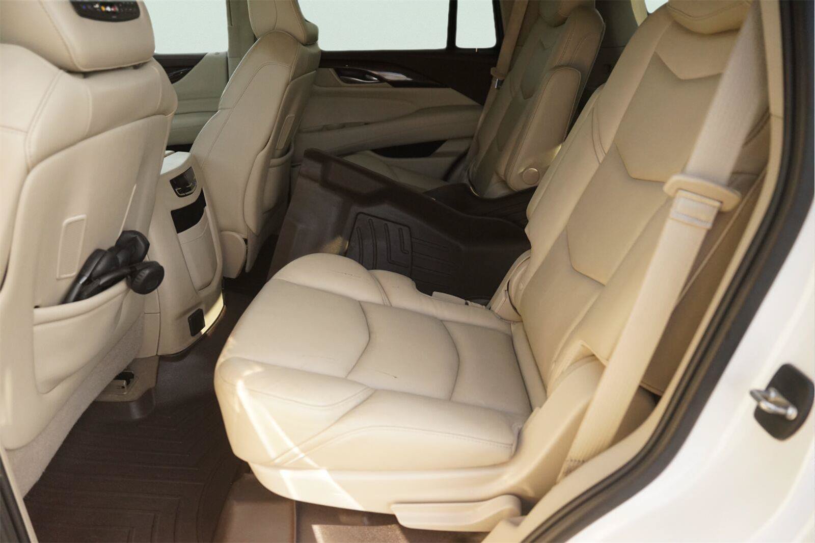 Used 2017 Cadillac Escalade Luxury RWD image 13