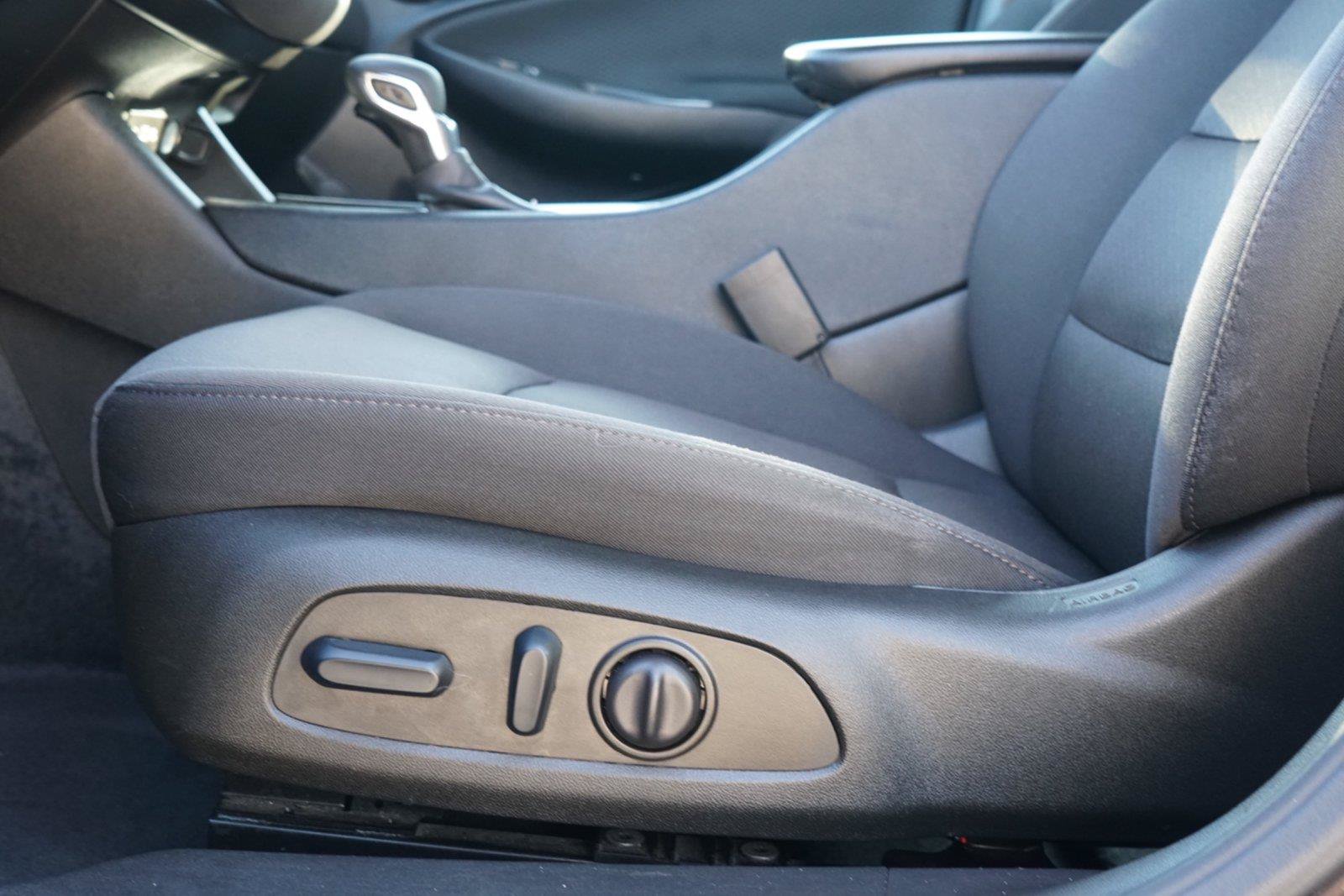 Used 2025 Chevrolet Malibu LT FWD image 21