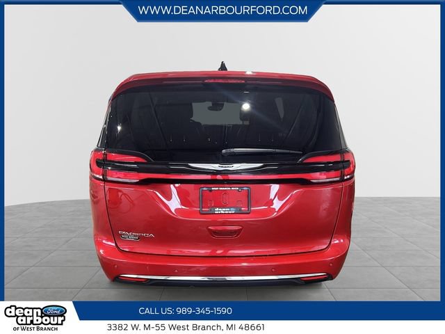 Used 2024 Chrysler Pacifica Touring-L FWD image 3