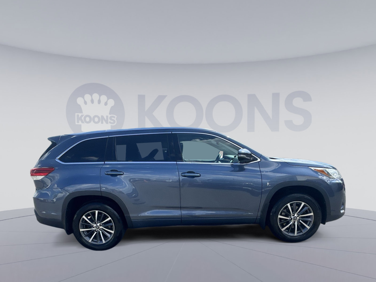 Used 2018 Toyota Highlander XLE AWD/4WD image 12