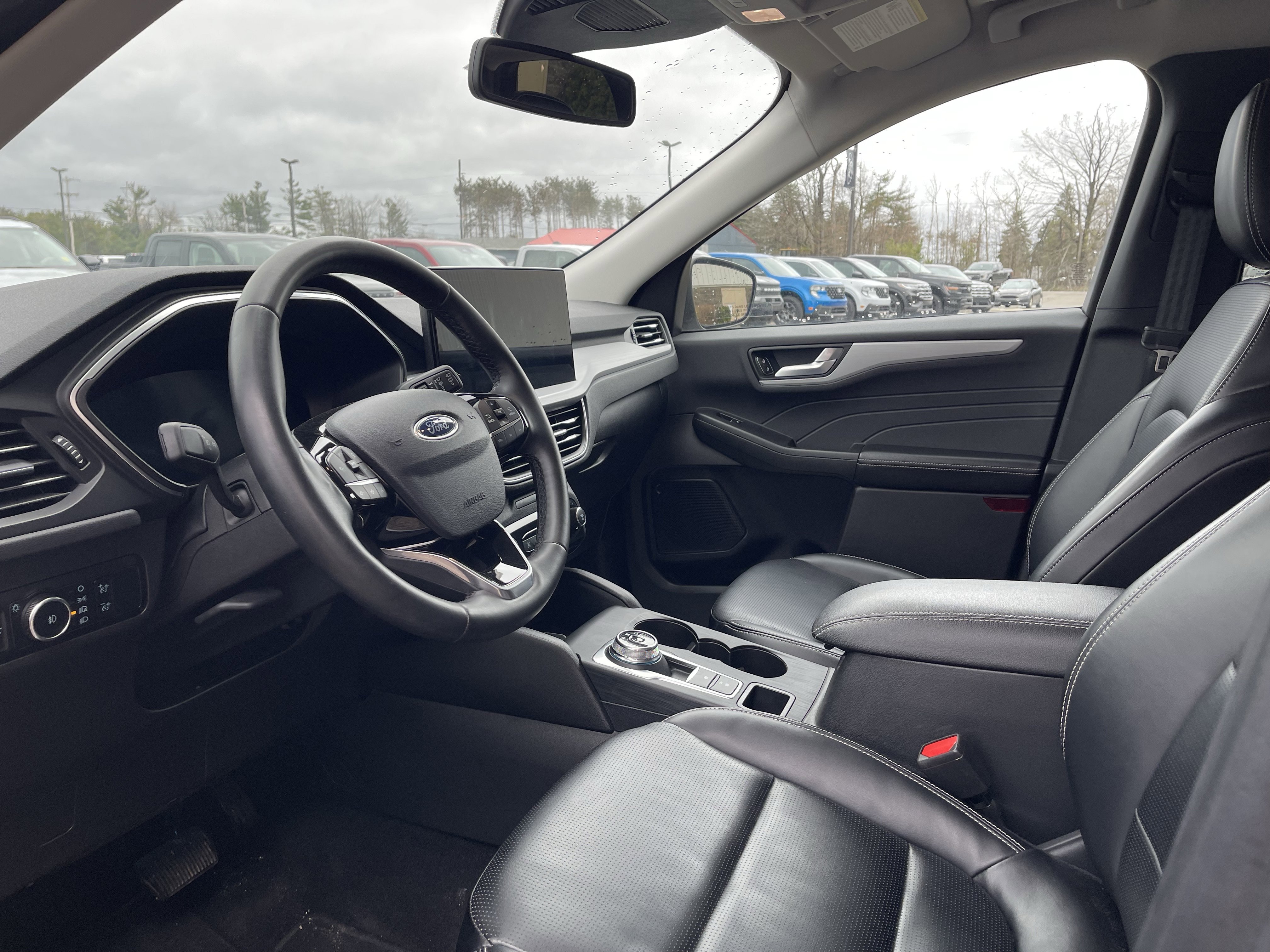 Certified 2024 Ford Escape Platinum AWD/4WD image 10