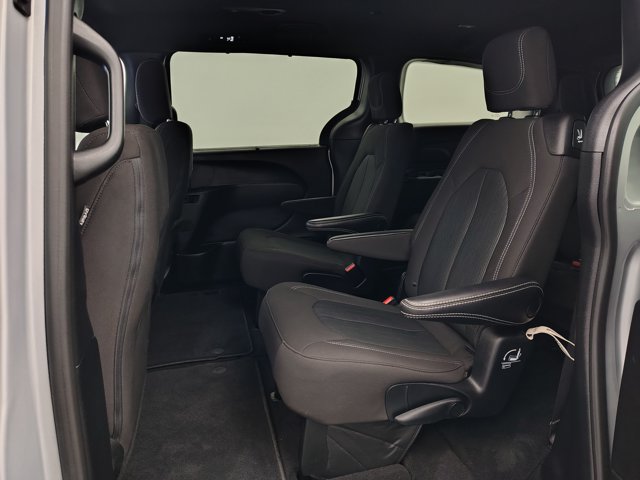 Used 2022 Chrysler Pacifica Touring FWD image 24
