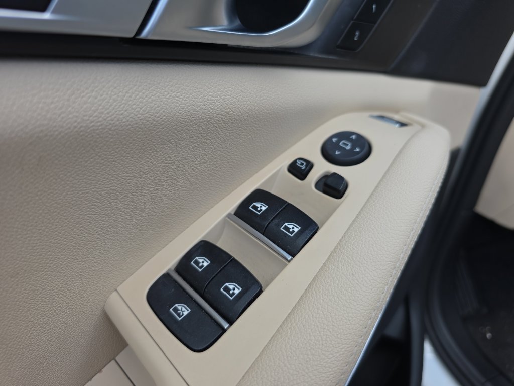 Used 2022 BMW X5 xDrive40i w/ Premium Package AWD/4WD image 22