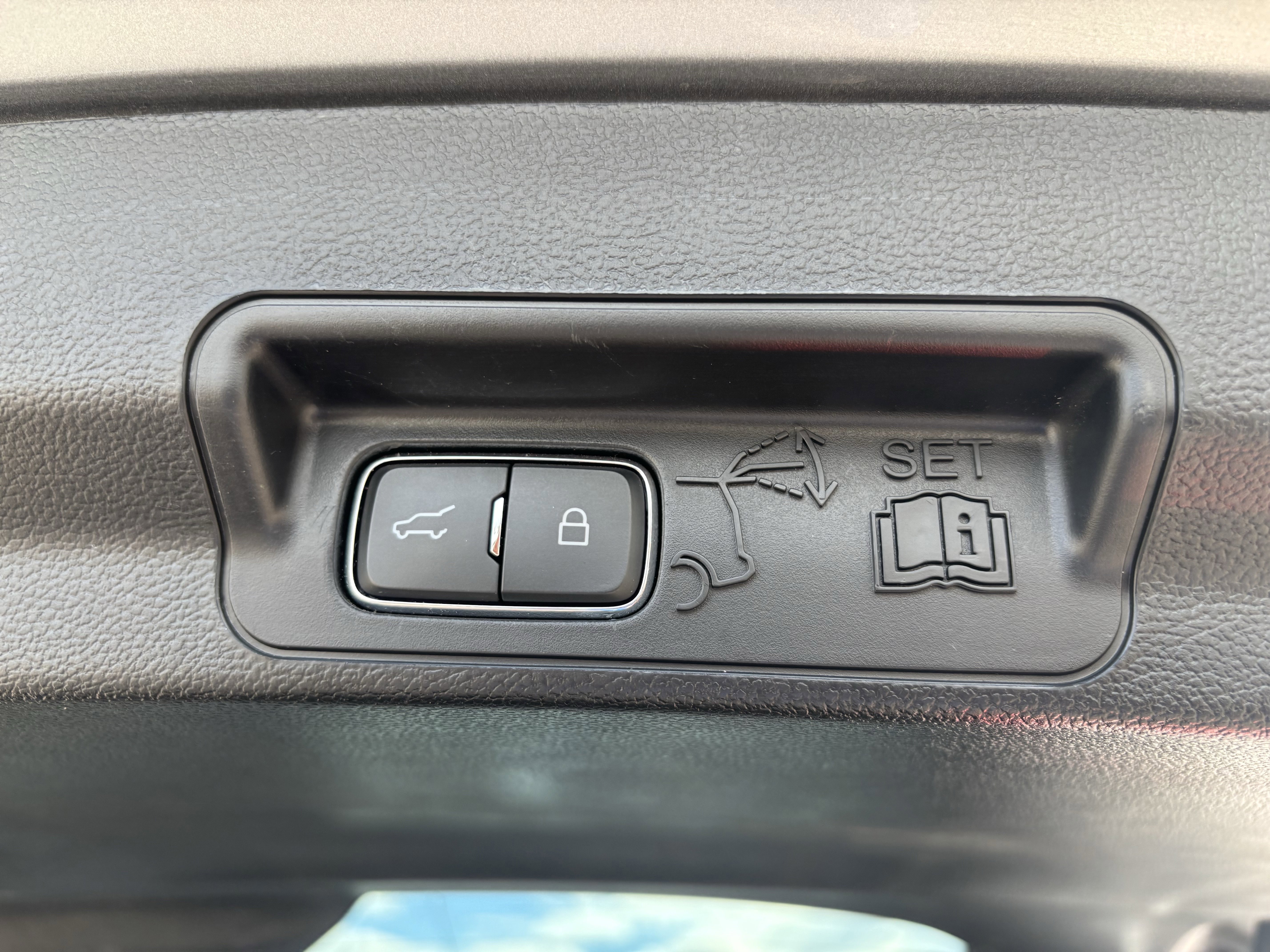 Certified 2023 Ford Explorer XLT image 20