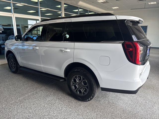 Certified 2025 Ford Expedition Active AWD/4WD image 4