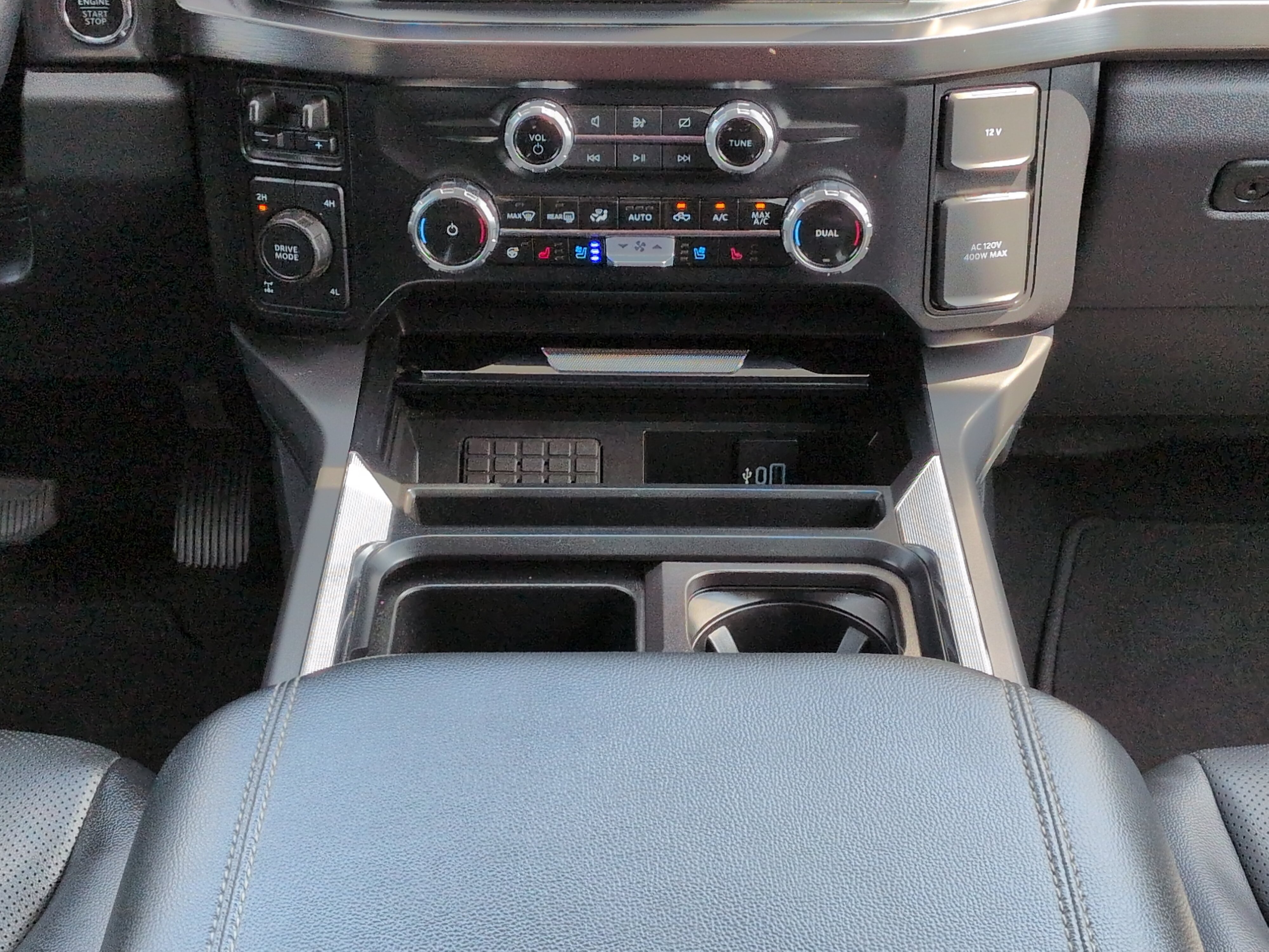 Certified 2024 Ford F250 Lariat w/ Lariat Ultimate Package AWD/4WD image 17